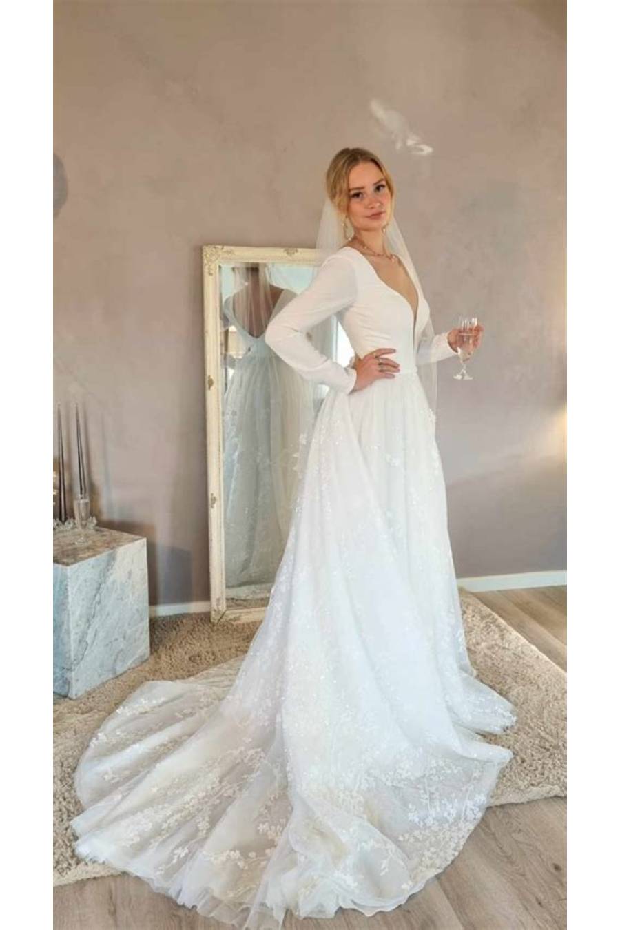 Esrum by brudekjole butik brudekjole Enzoani – brudekjole fra BrudekjoleOutlet, dansk butik ved København
