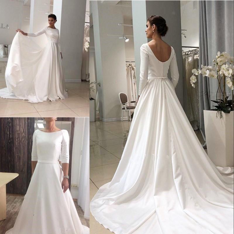 Silk weddingdress with 3/4 sleves open back – brudekjole fra BrudekjoleOutlet, dansk butik ved København