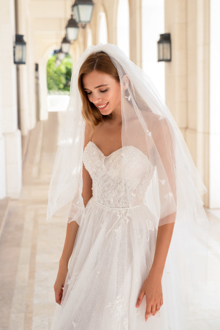 Amelie brudekjole med åben ryg 