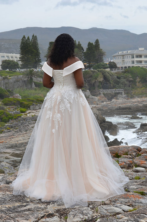 Williams brudekjole i store størrelser