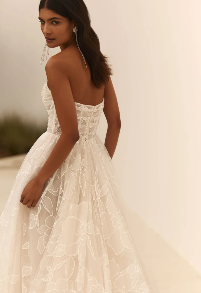 Lej en  brudekjole MIRAGE brudekjole med lette ærme illusion fra ND 