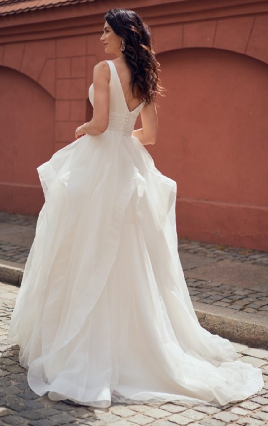 Annais Bridal 2025 a line svane brudekjole 