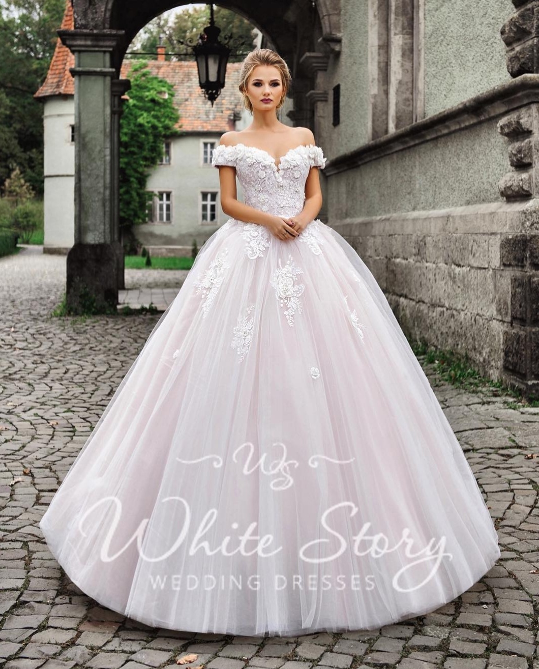 Prinsesse brudekjole med blomster