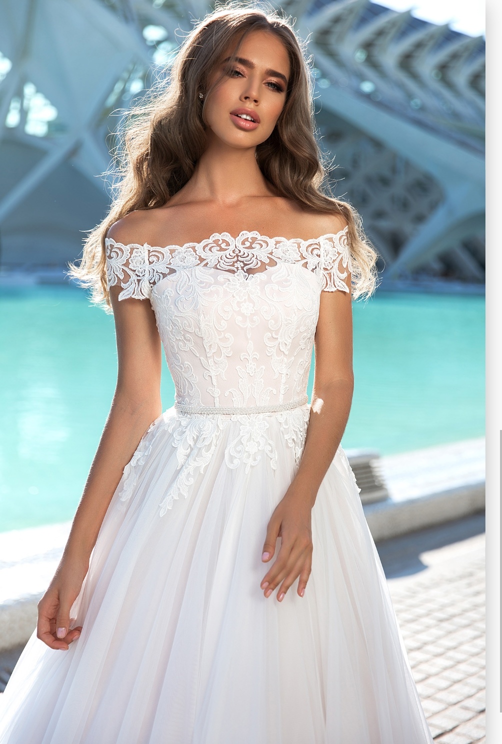 Loretta 2025 brudekjole med farve