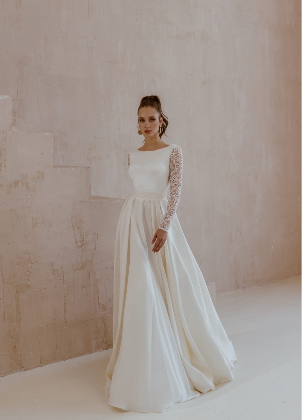 Ariamo brudekjolen med ærmer
