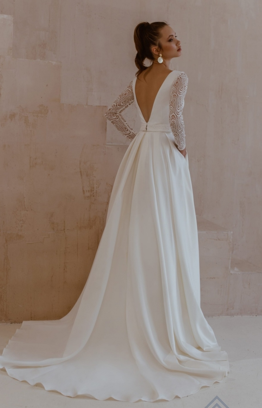 Ariamo brudekjolen med ærmer