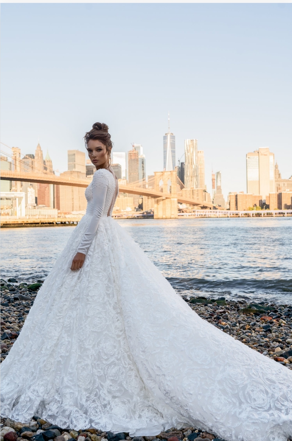 Blonde brudekjole med ærmer 