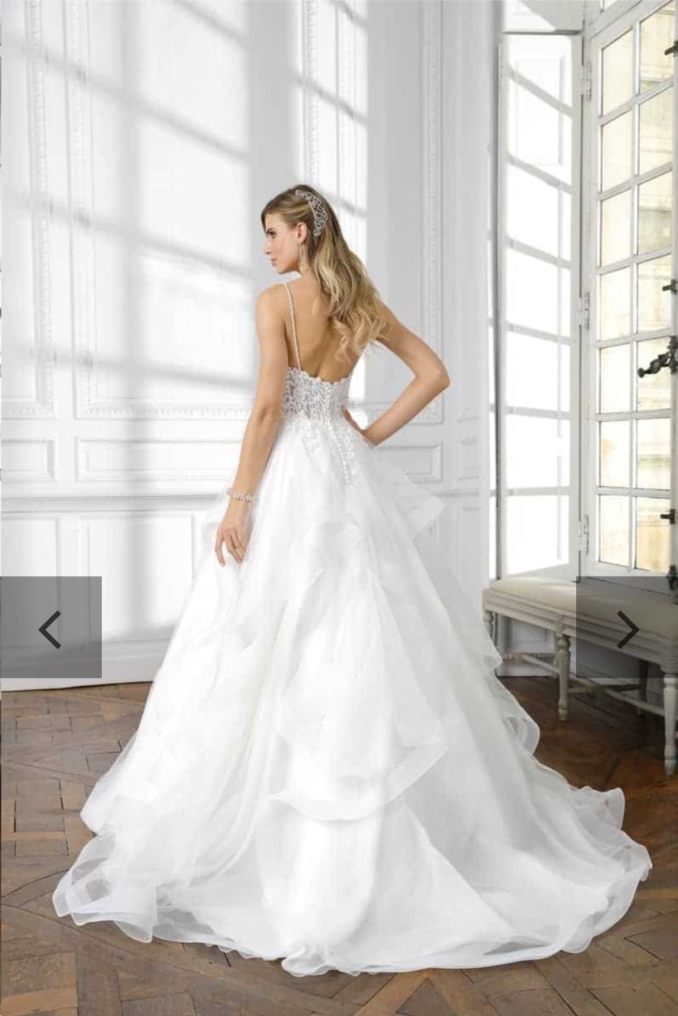 Svane brudekjole med stor skørt 