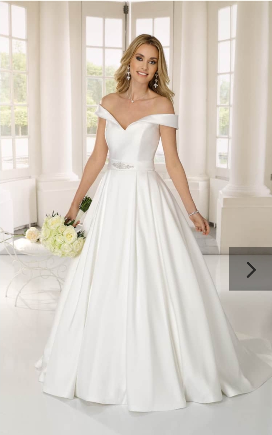 Brudekjole med skulder ærmer