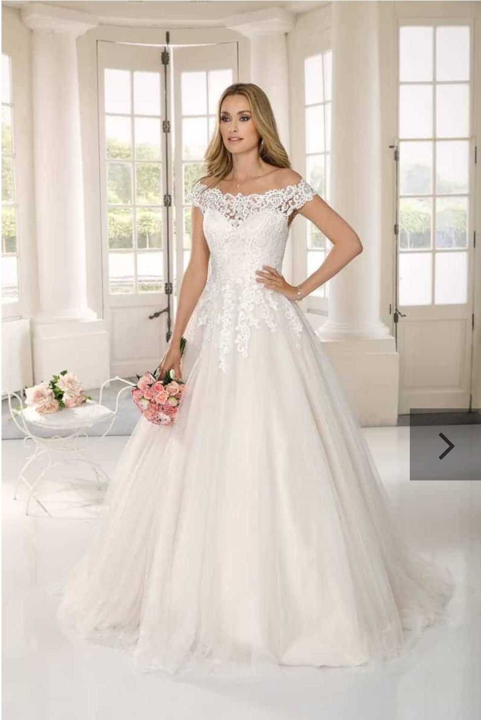 Brudekjole med off skulder strop 