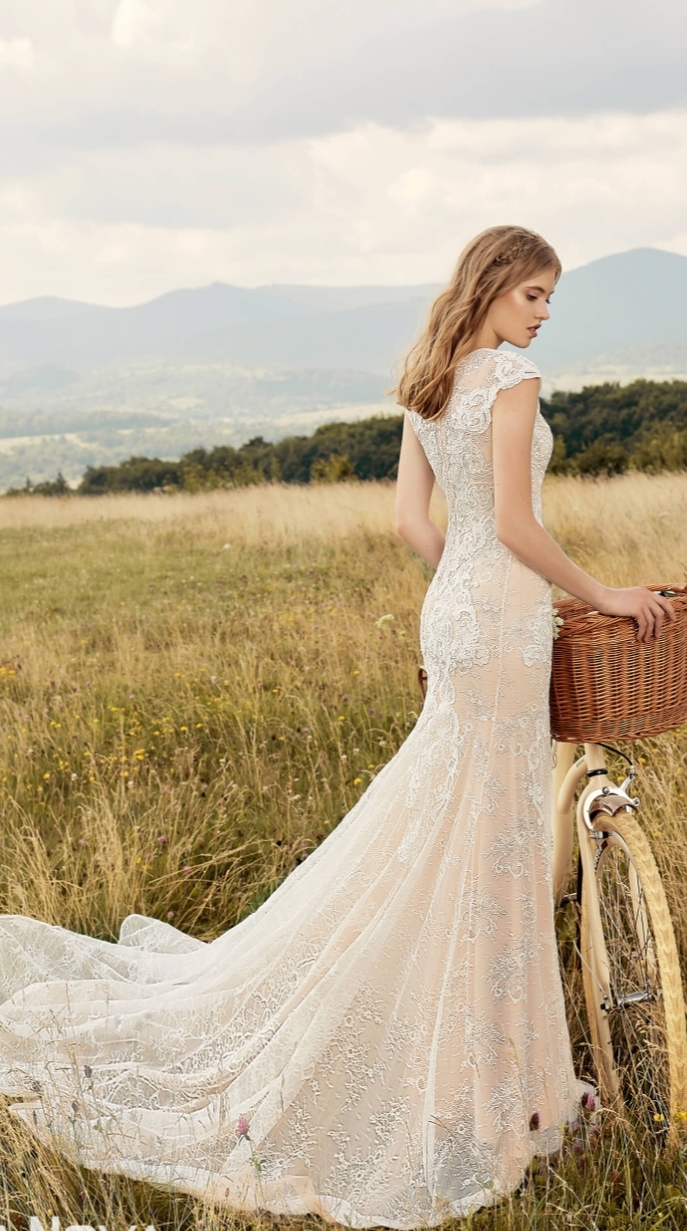 Kelly boho brudekjole med lidt ærme 