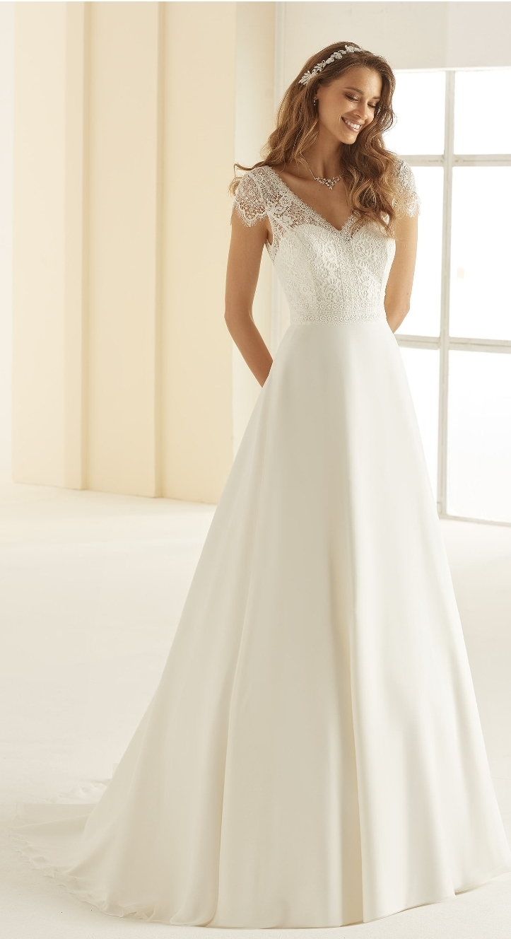 Brudekjole med ærmer Blonder spørg for pris