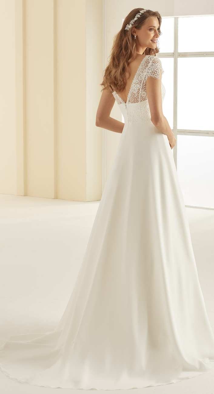 Brudekjole med ærmer Blonder spørg for pris