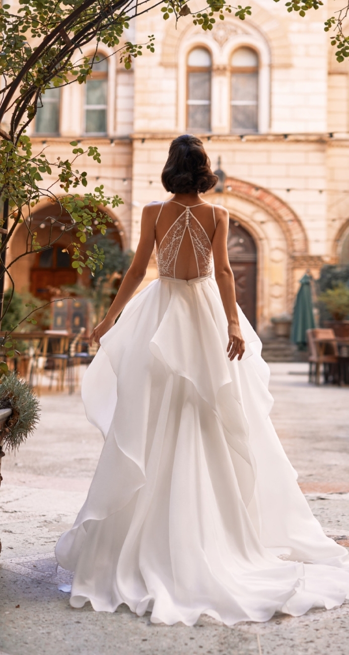 Aline fra Daria K brudekjole stor skørt