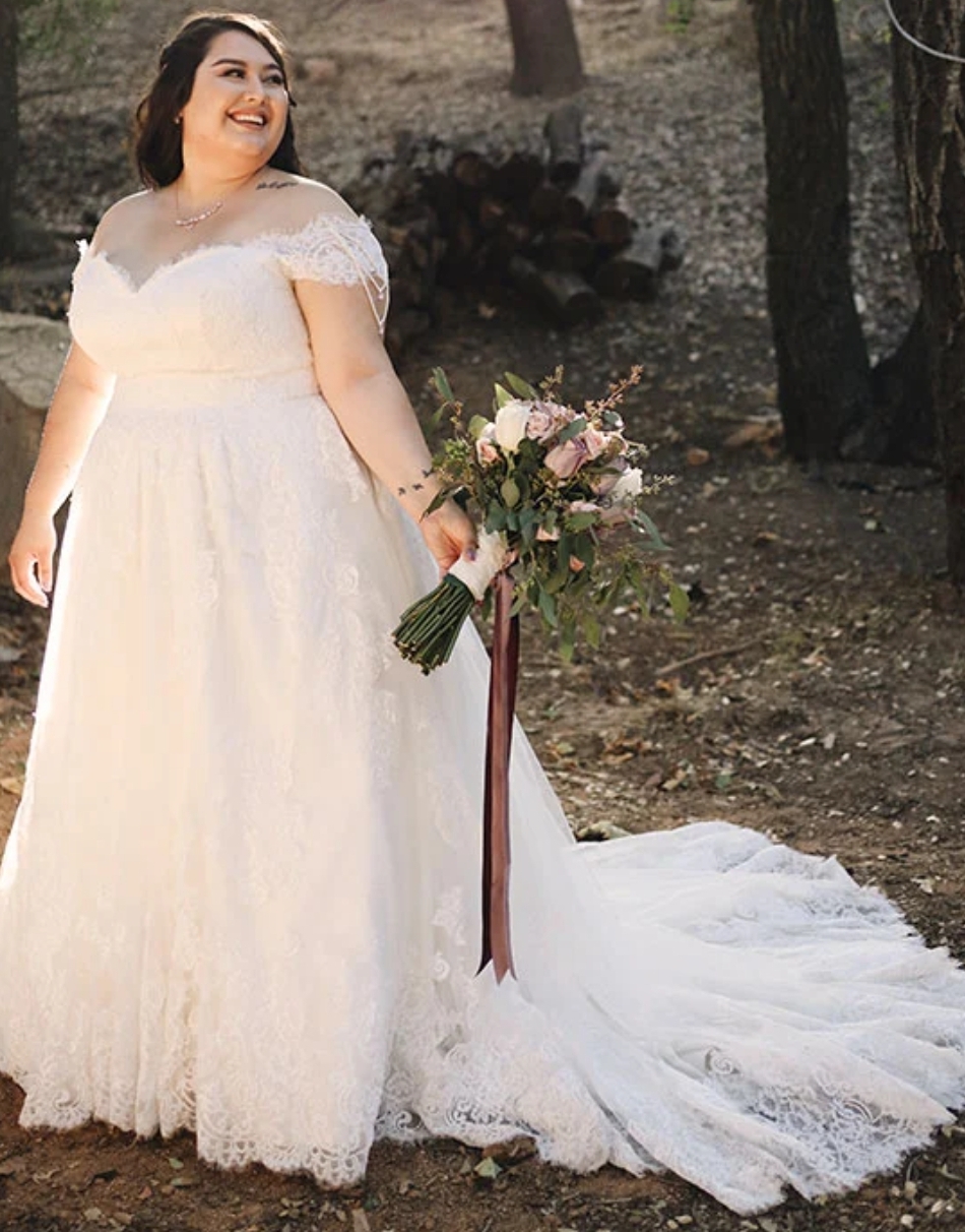 Holy brudekjole i plus size størrelsen