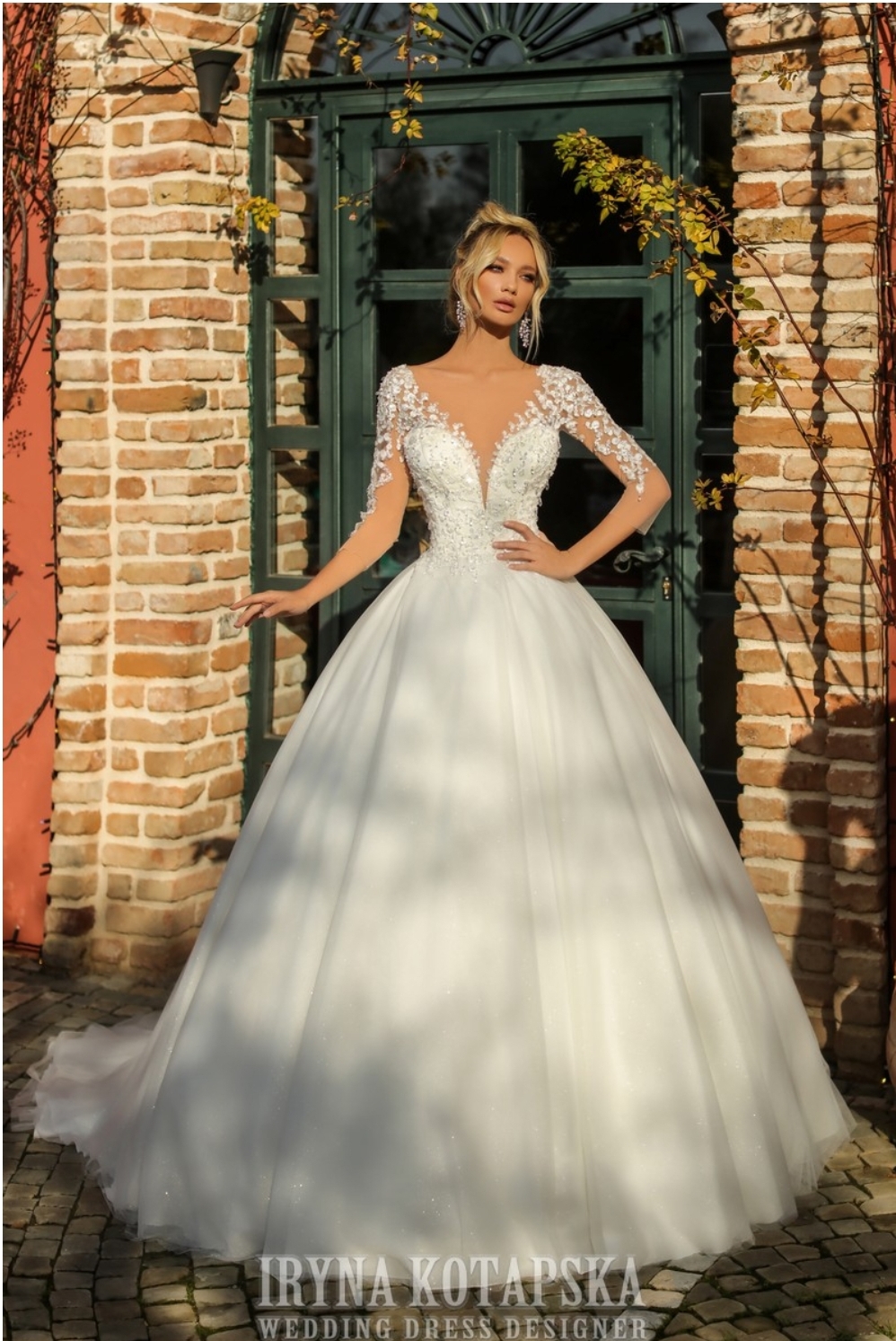 2249 brudekjole med glimmer og ærmer