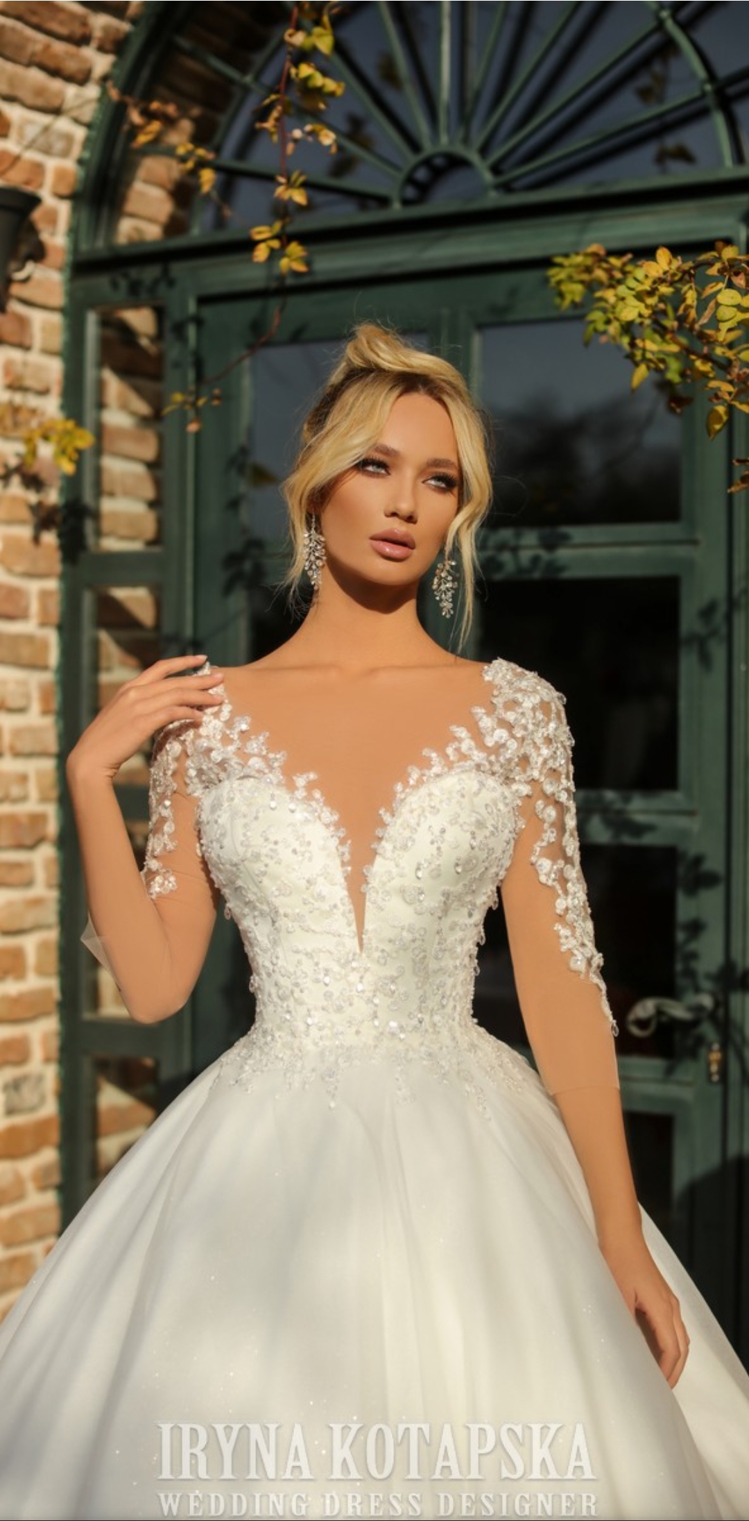 2249 brudekjole med glimmer og ærmer