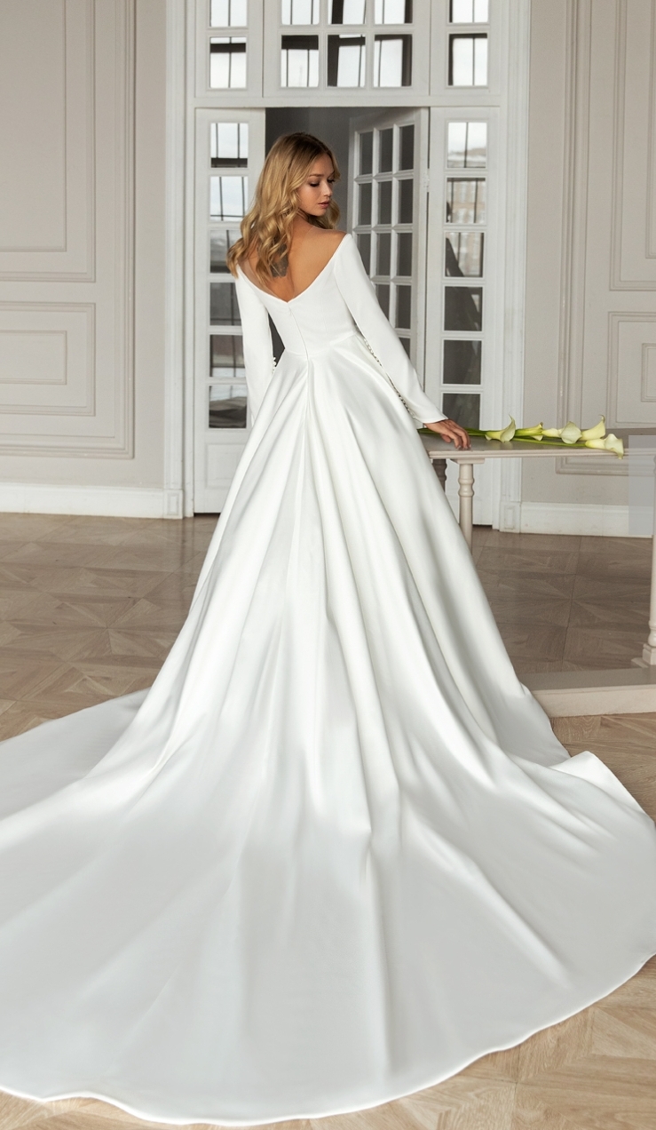 Brudekjole glat med ærmer