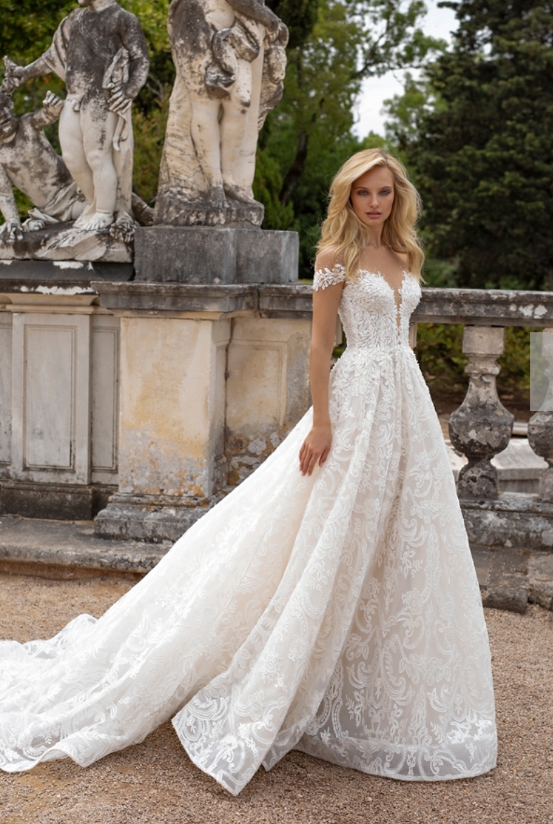 Brudekjole med blomster