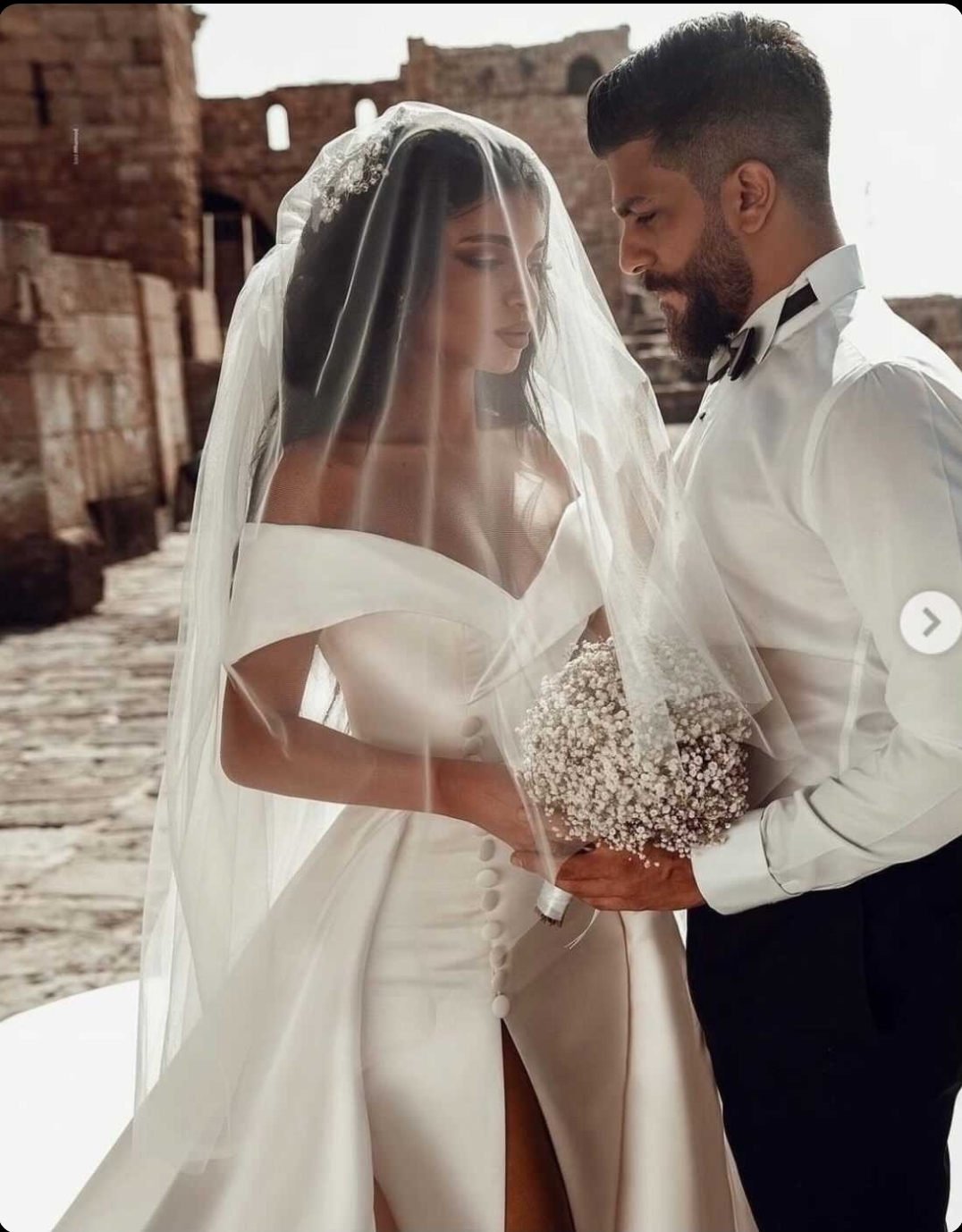 Genesis brudekjole glat med ærmer