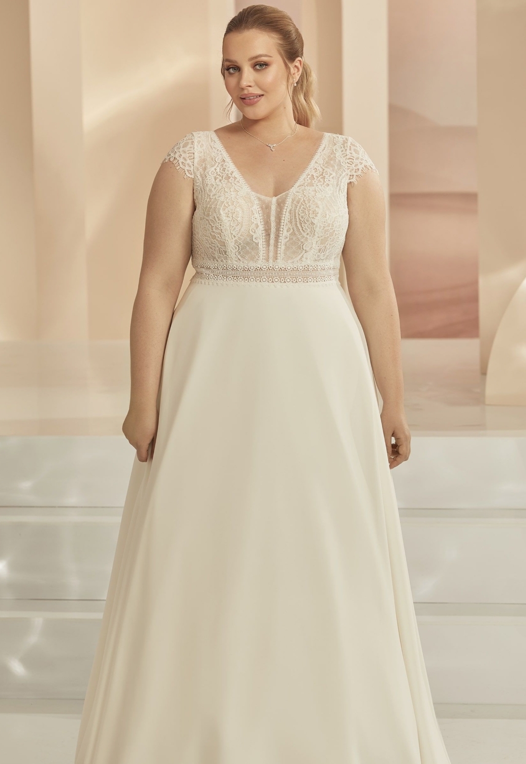 Arleta brudekjole i store størrelser ring for pris