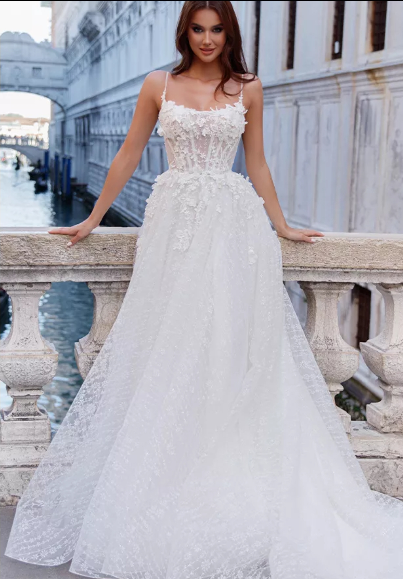 Neobell brudekjole med strop