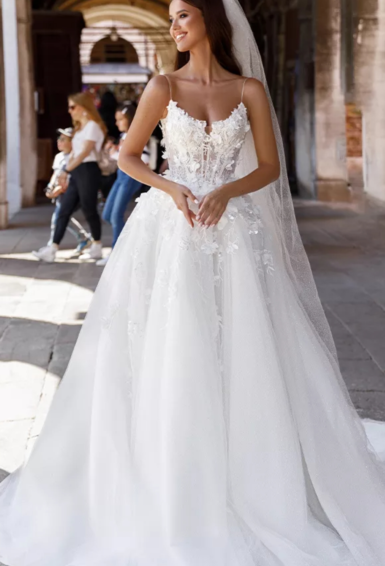 Molly brudekjole med blomster