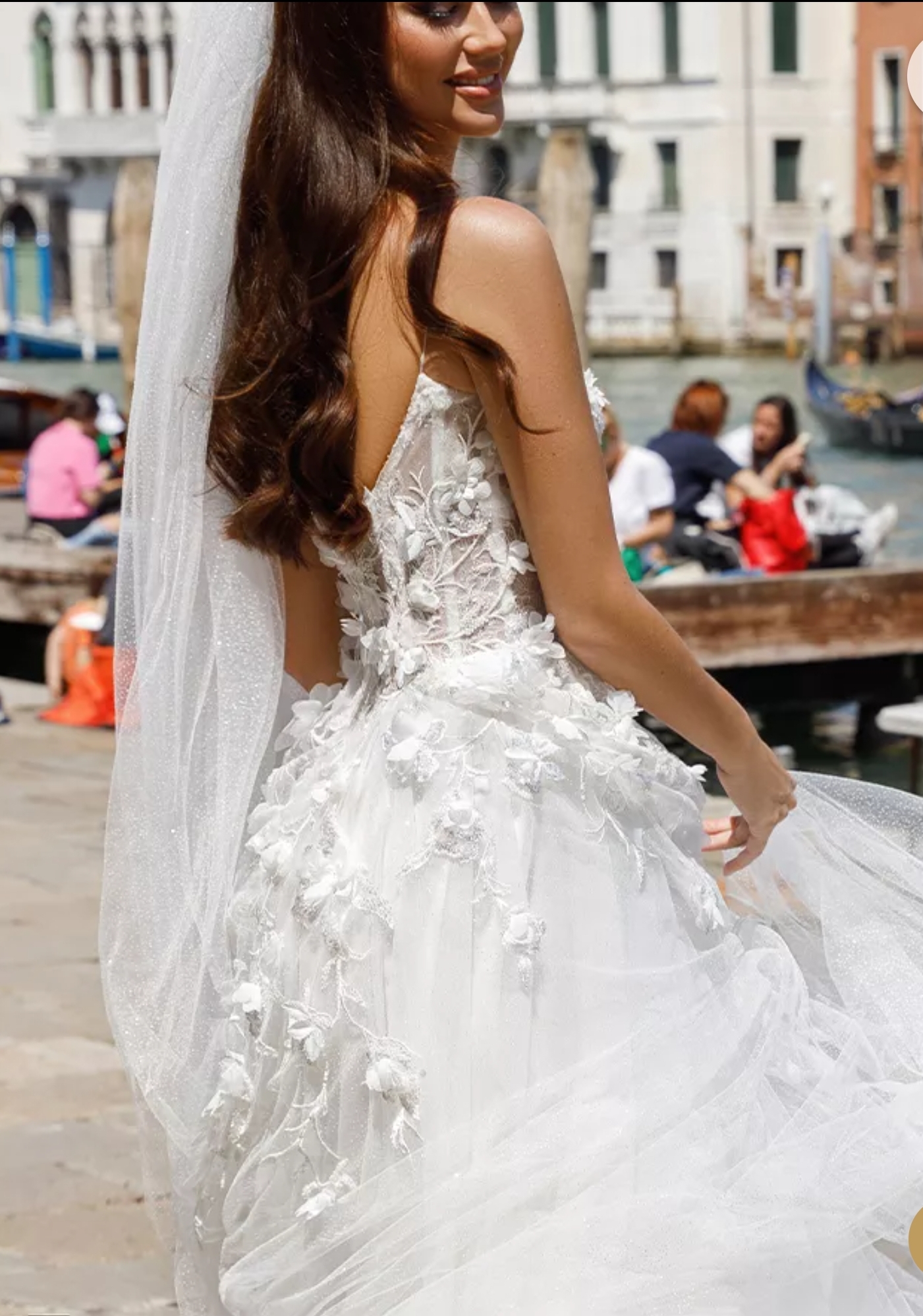 Molly brudekjole med blomster