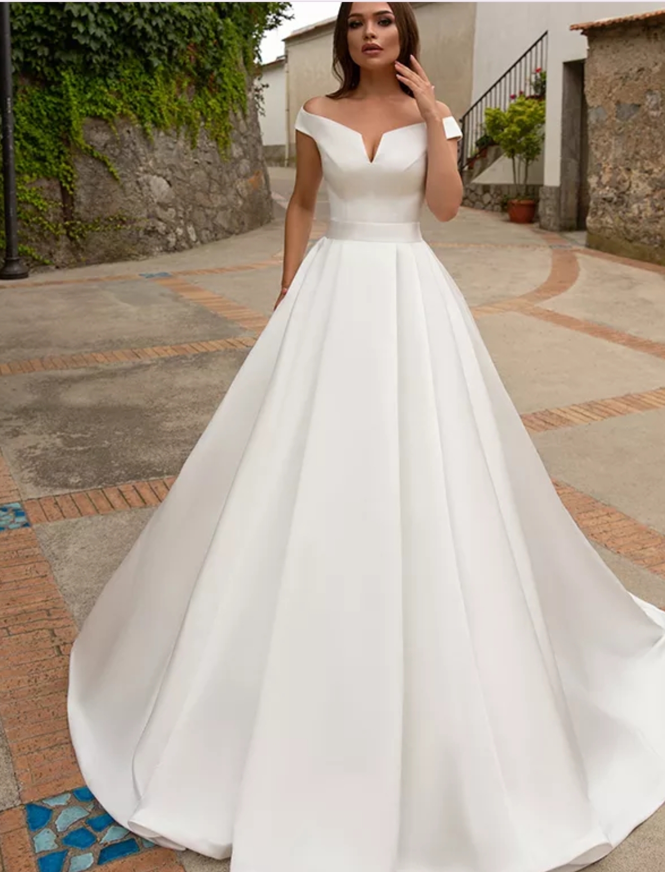 Bettina glat brudekjole 