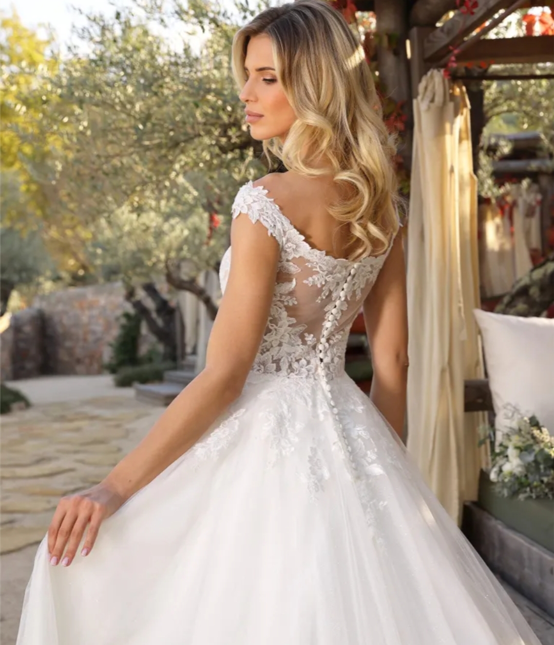 Lora /Ada brudekjole med glimmer 