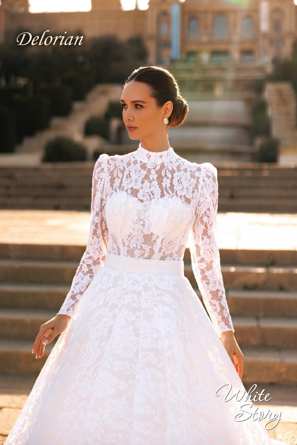 Brudekjole med høj hals og blonde