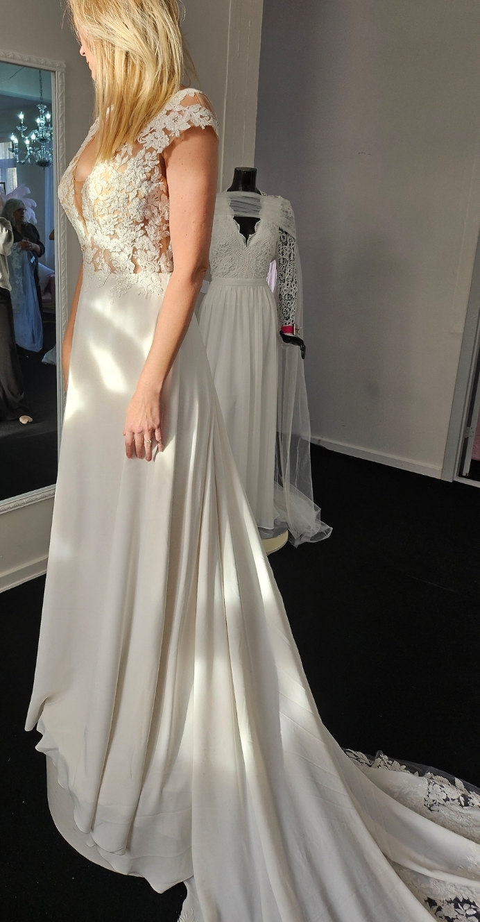 Brudekjoler slim fit med blonder og glimmer