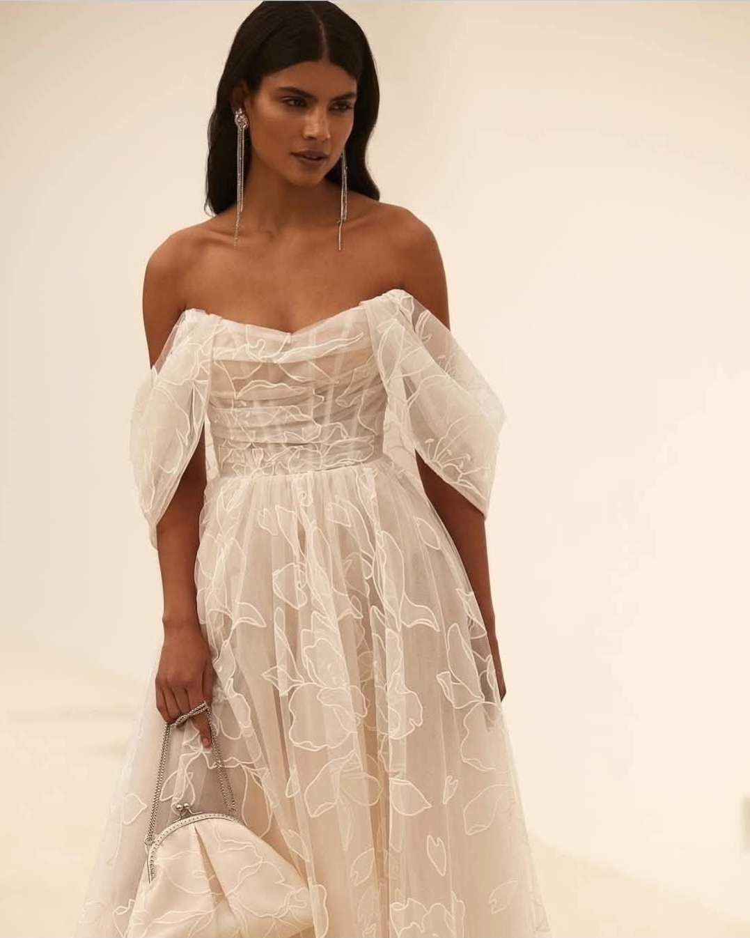 Lej en  brudekjole MIRAGE brudekjole med lette ærme illusion fra ND 