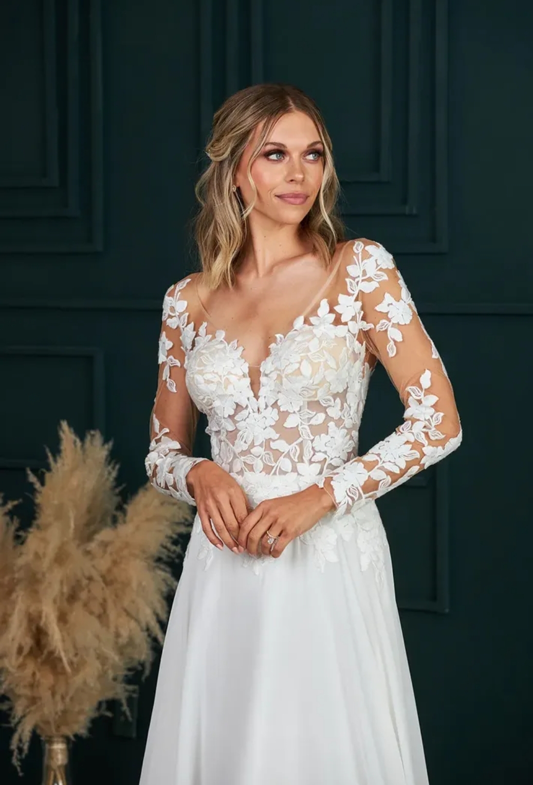 Brudekjole med lange ærmer 