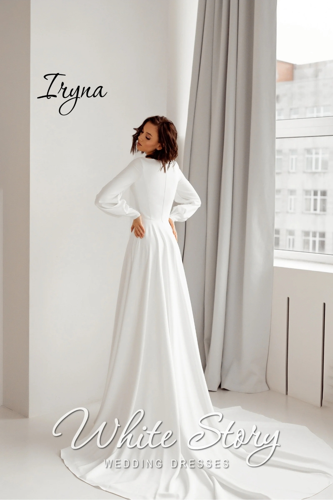 Enkel brudekjole med ærmer lange Iryna