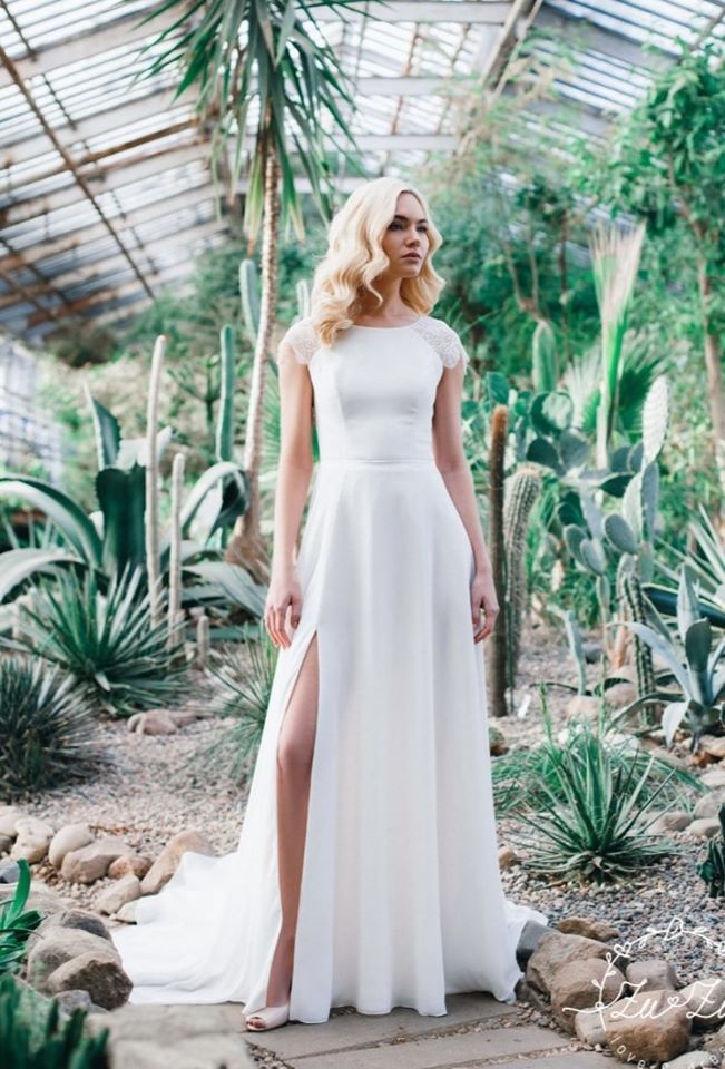 Laliq  med ærme enkel billig brudekjole