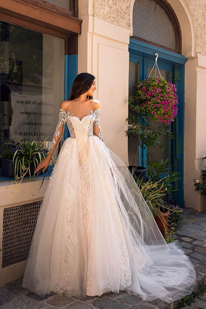 Osana Mukha med aftagelig slæb/skørt