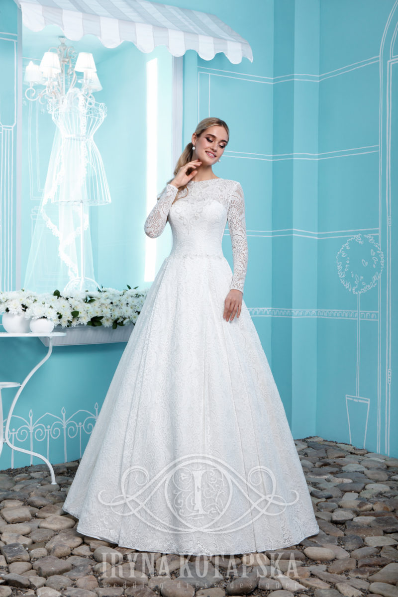 Brudekjole med lange blonde ærmer