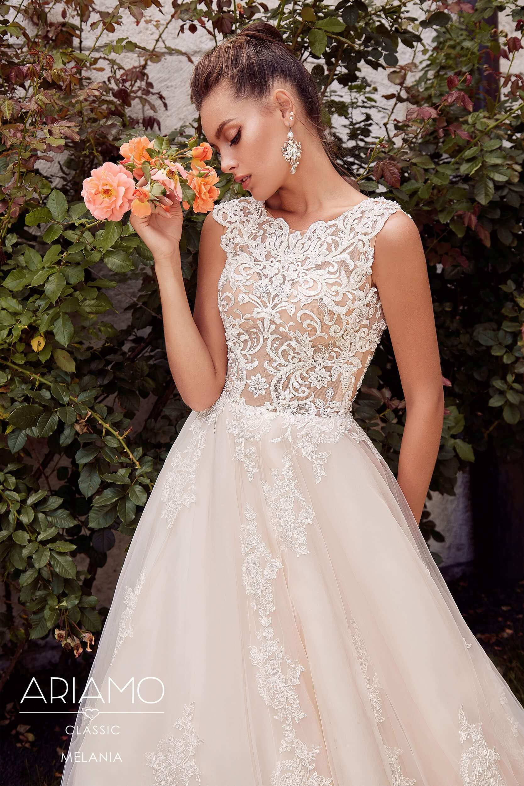 Melania vintage brudekjole med blonde kant