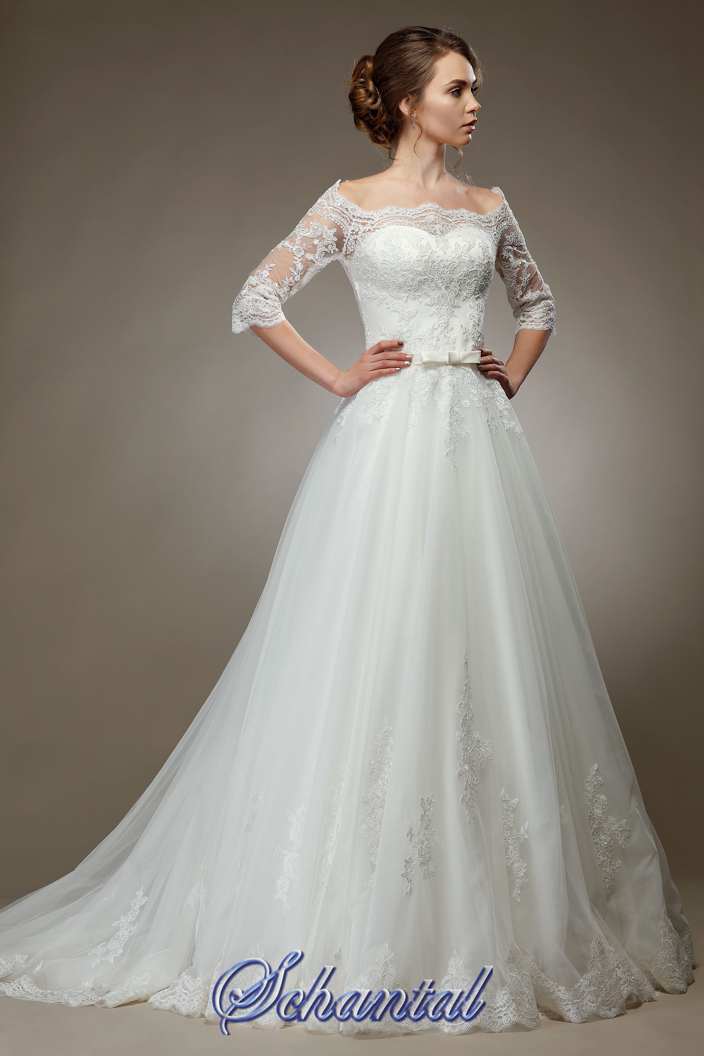 Brudekjolen med ærmer romantisk