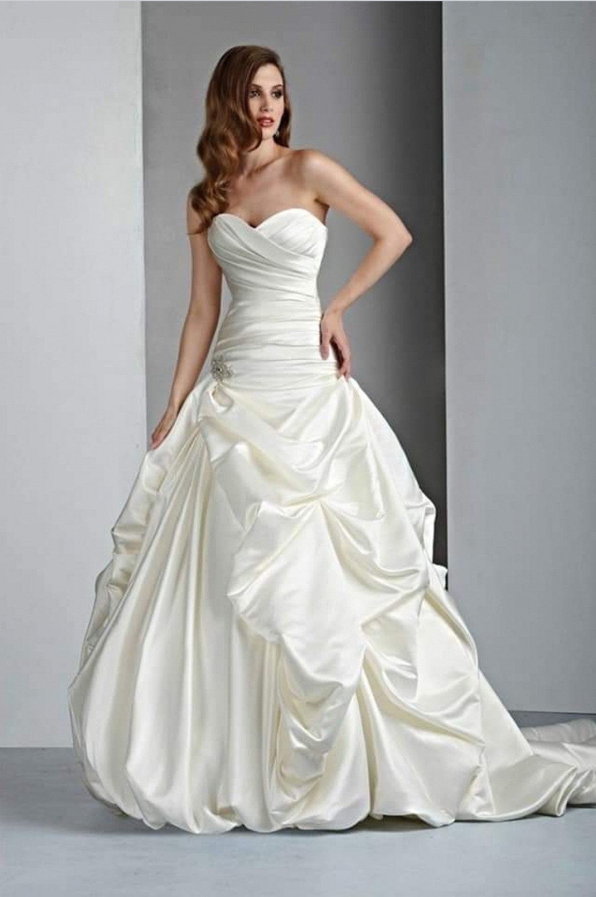Oly pretty wedding dress, small size – wedding dress from BrudekjoleOutlet, Danish shop near Copenhagen