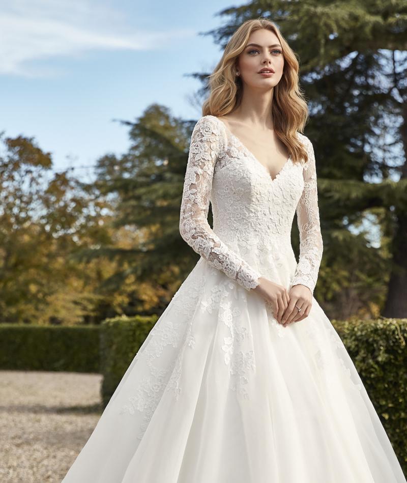 Randers brudekjole med lange ærmer