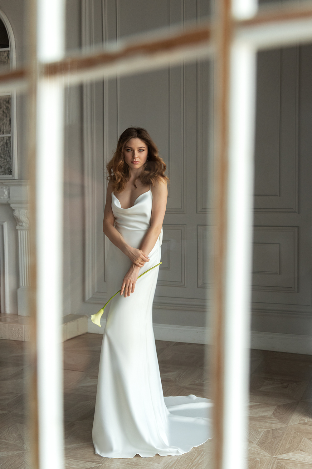 Sia brudekjole i silke look med stropper