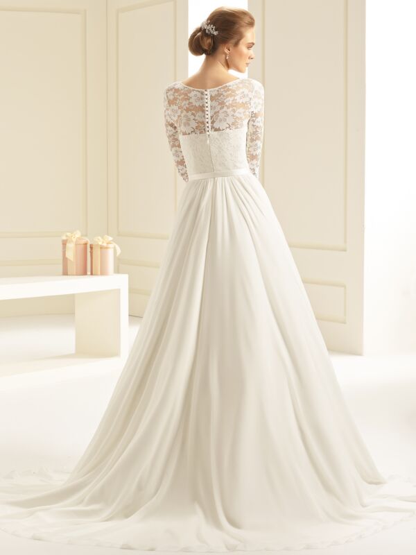 Vanessa brudekjole med ærmer