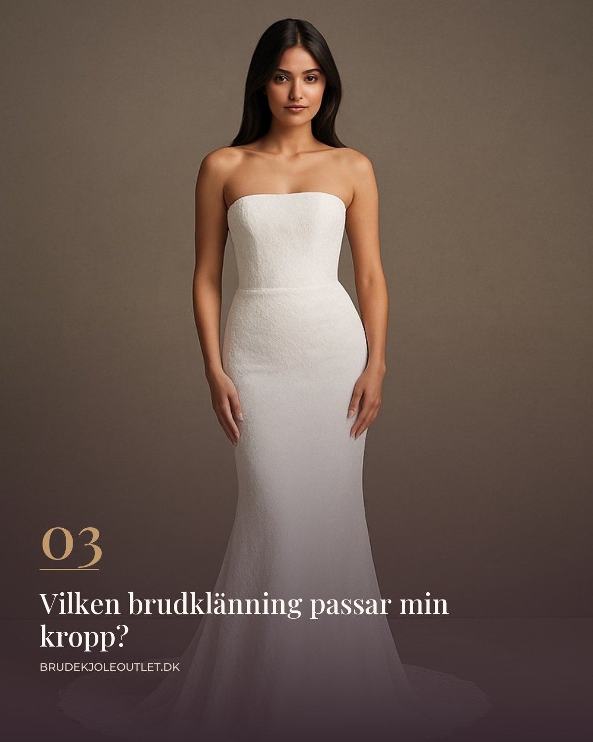 Axelbandslös brudklänning i sjöjungfrumodell i enkelt vitt tyg med kort släp